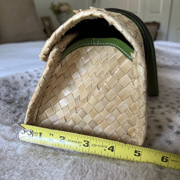 Kate Spade Wicker Wine/Barrel Purse with Green Trim - Picture 6 of 7